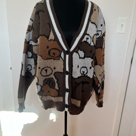 Chic Bear Pattern Cardigan - Picture 2 of 4